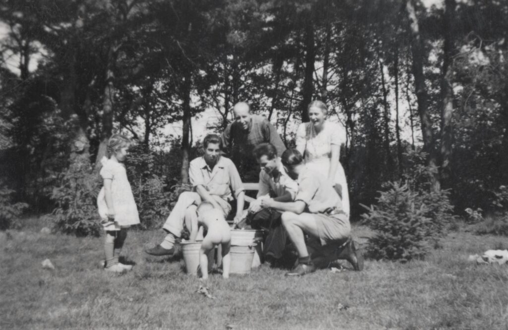 Dienstweigeraars bij Jonker Bobby in Ruurlo in juni 1949